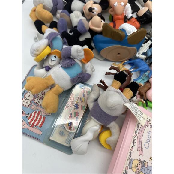 Vintage Toy Lot Disney Trinkets Amongst Others - Picture 7 of 8
